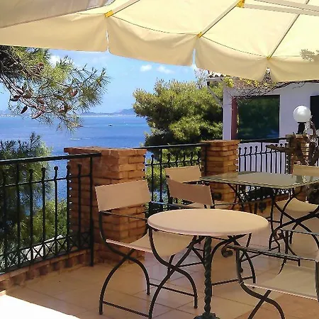 Cavo Marathia מלון דירות